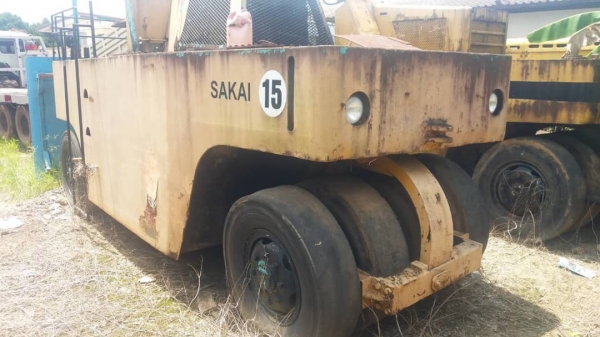 ขาย 185,000 รถบด 9 ล้อ KAWASAKI KR 200-3139 เล่มทะเบียน รถจอดเก่าเก็บต้องเช็คเครื่อง สภาพดีเก่าสี ยางดี เอกสารพร้อมโอน รถอยู่ จันทบุรี 090-772-3710 090-772-3708