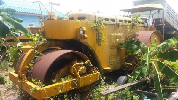 ขาย 175,000 รถบด DYNAPAC 3 ล้อเหล็ก WMOLA10 เล่มทะเบียน เครื่องดี เกียร์ดี  ล้อเหล็กหนา ระบบใช้ได้แต่ต้องเช็คระบบ รถจอดเก่าเก็บ เอกสารพร้อมโอน รถอยู่ จันทบุรี 090-772-3710 090-772-3708