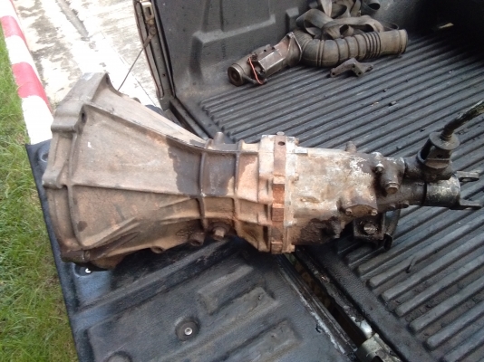 ขายเกียร์ธรรมดาห้าสปีดใส่เครื่องยนต์ดีเซลนิสสัน 6500 บาท