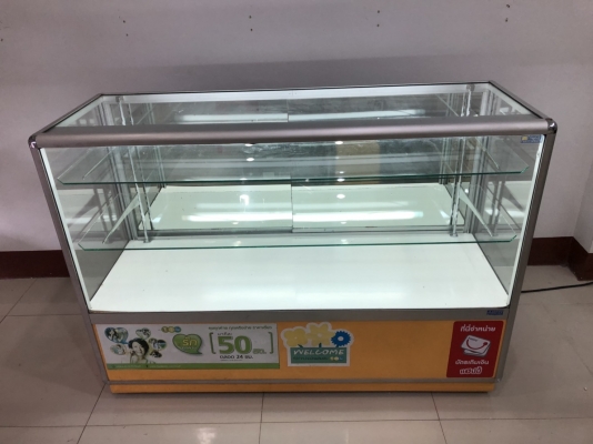 ตู้โชว์กระจก 3 ชั้น ขนาด 140 เซน มีไฟ มีล้อ สภาพดี พร้อมใช้งาน