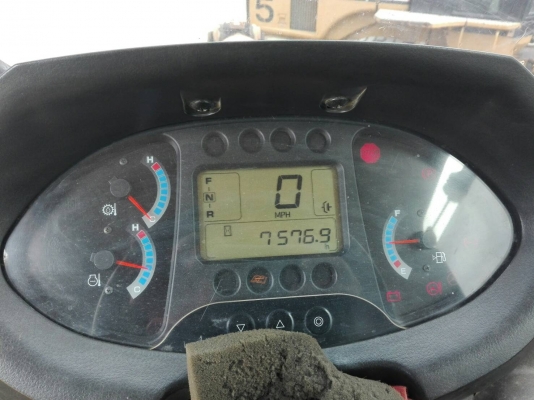 ขายรถตักล้อยางHITACHI ZW220 เอกสารเล่มทะเบียนราคา 1,500,000