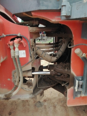 ขายรถตักล้อยางHITACHI ZW220 เอกสารเล่มทะเบียนราคา 1,500,000