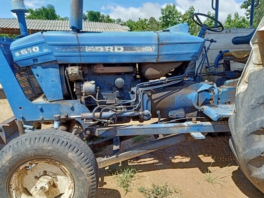 รถไถฟอร์ด 6610