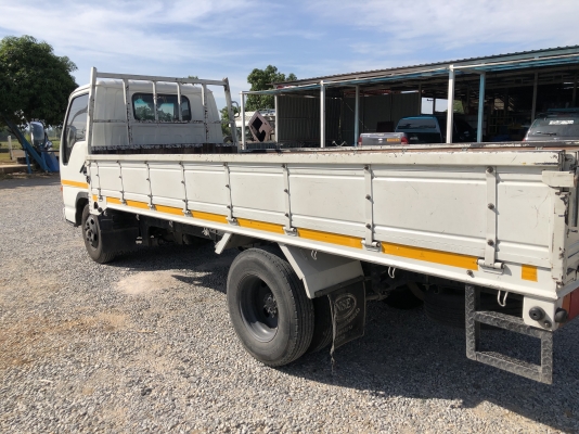 ขายครับ//รถบรรทุก 6 ล้อ ISUZU NKR 135hp สภาพสวยๆพร้อมใช้งาน