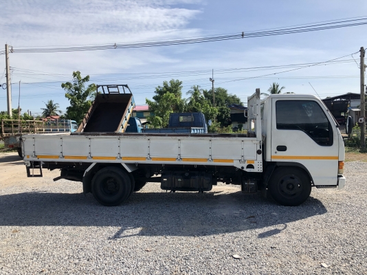 ขายครับ//รถบรรทุก 6 ล้อ ISUZU NKR 135hp สภาพสวยๆพร้อมใช้งาน ขายครับ//รถบรรทุก 6 ล้อ ISUZU NKR 135hp สภาพสวยๆพร้อมใช้งาน
