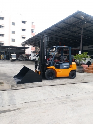 ขายรถยกโฟร์คลิฟท์ยี่ห้อ TOYOTA7FD25 เสาสูง4เมตรฮิ้งฟอร์คบุ้งกี๋ ขายรถยกโฟร์คลิฟท์ยี่ห้อ TOYOTA7FD25 เสาสูง4เมตรฮิ้งฟอร์คบุ้งกี๋