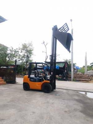 ขายรถยกโฟร์คลิฟท์ยี่ห้อ TOYOTA7FD25 เสาสูง4เมตรฮิ้งฟอร์คบุ้งกี๋ ขายรถยกโฟร์คลิฟท์ยี่ห้อ TOYOTA7FD25 เสาสูง4เมตรฮิ้งฟอร์คบุ้งกี๋