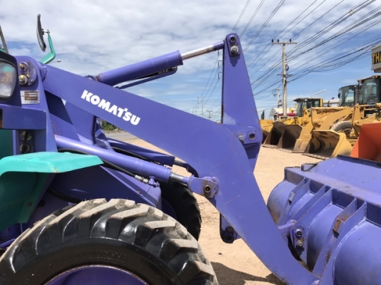 ขายรถตักล้อยาง KOMATSU WA20-2E (1,xxx ชั่วโมง) นำเข้าเองจากญี่ปุ่น สภาพสวยพร้อมใช้ มีVDOการทำงานครับ