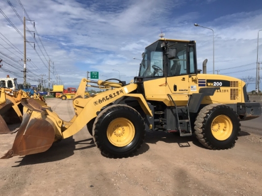 ขายรถตักล้อยาง KOMATSU WA200-5 (6,xxx ชั่วโมง) นำเข้าเองจากญี่ปุ่น สภาพสวยพร้อมใช้ มีVDOการทำงานครับ