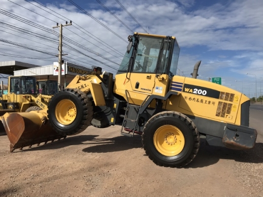ขายรถตักล้อยาง KOMATSU WA200-5 (6,xxx ชั่วโมง) นำเข้าเองจากญี่ปุ่น สภาพสวยพร้อมใช้ มีVDOการทำงานครับ