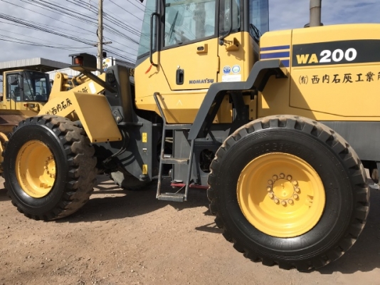 ขายรถตักล้อยาง KOMATSU WA200-5 (6,xxx ชั่วโมง) นำเข้าเองจากญี่ปุ่น สภาพสวยพร้อมใช้ มีVDOการทำงานครับ