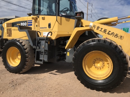 ขายรถตักล้อยาง KOMATSU WA200-5 (6,xxx ชั่วโมง) นำเข้าเองจากญี่ปุ่น สภาพสวยพร้อมใช้ มีVDOการทำงานครับ