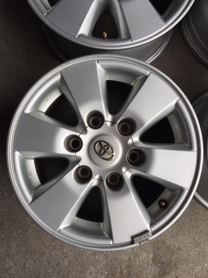 ล้อโตโยต้า ขอบ15+น๊อต ล้อสวยไม่เบียดบิ่น สนใจสอบถามได้ครับ