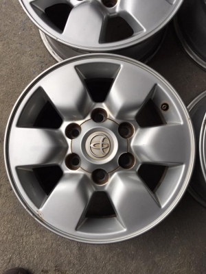 ล้อโตโยต้า ขอบ15+น๊อต ล้อสวยไม่เบียดบิ่น สนใจโทร.0879050181.ส่งได้