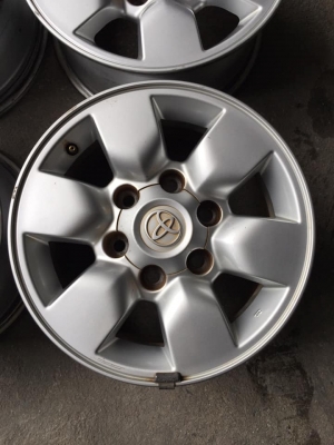 ล้อโตโยต้า ขอบ15+น๊อต ล้อสวยไม่เบียดบิ่น สนใจโทร.0879050181.ส่งได้