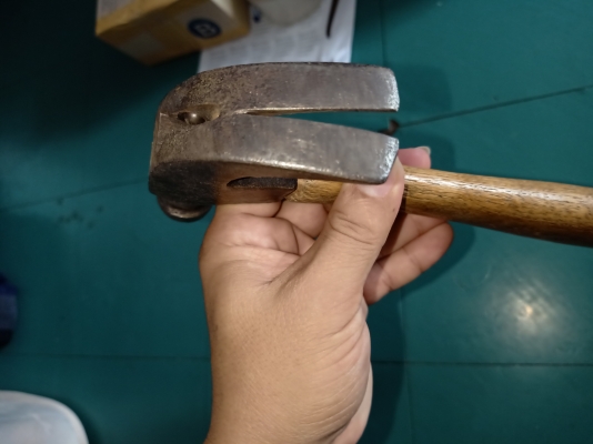 ขายค้อนหงอนหัวลูกปืนงานเก่าเมกาด้ามไม้