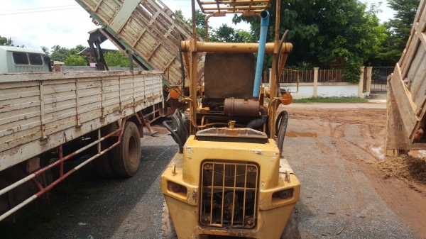 ขาย รถตัก KOMATSU SD10-2 รถใช้งานได้ เครื่องมีไอหน่อยครับ