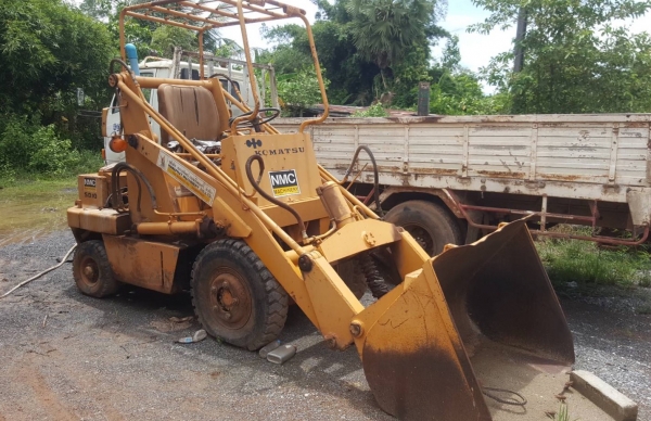 ขาย รถตัก KOMATSU SD10-2 รถใช้งานได้ เครื่องมีไอหน่อยครับ