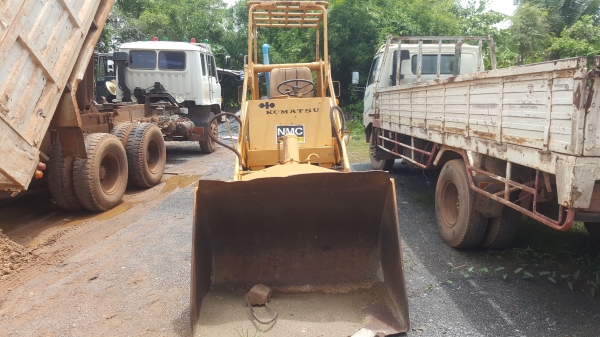 ขาย รถตัก KOMATSU SD10-2 รถใช้งานได้ เครื่องมีไอหน่อยครับ