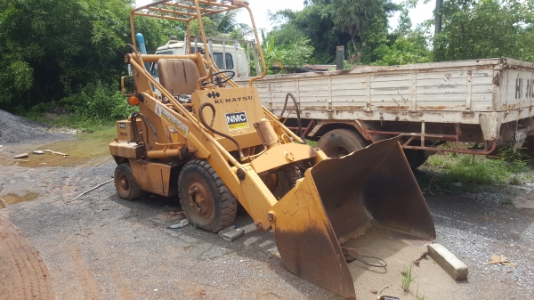 ขาย รถตัก KOMATSU SD10-2 รถใช้งานได้ เครื่องมีไอหน่อยครับ