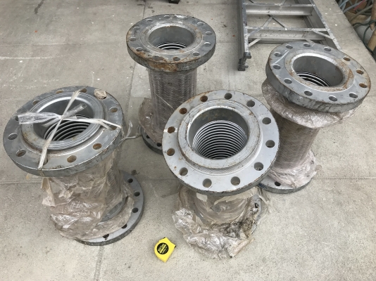 ( เหลือ 3ตัวครับ )ขายข้ออ่อน-ข้องอกันสะบัด สแตนเลส Tozen made in Japan ขนาด 6นิ้ว ของใหม่เก่าเก็บ ไม่เคยใช้งาน มี 4ตัวครับ