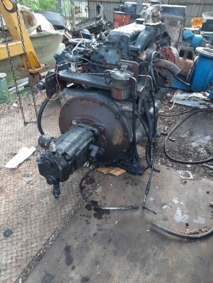 เครื่องยนต์ เปอร์กิ้น 4 สูบพร้อมปั้มไฮดรอลิค