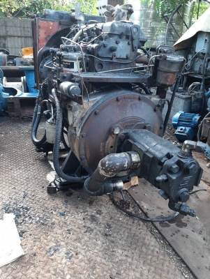 เครื่องยนต์ เปอร์กิ้น 4 สูบพร้อมปั้มไฮดรอลิค