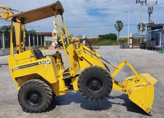 ขายด่วนรถตักมิสซูMS703HLเอวอ่อนขับ4ล้อรถนอกนำเข้าขนาดใหญ่ตัก0.8คิวยกสูง3เมตรเกียร์ทอร์คเครื่องดีเซลปั้มแรงรถเพื่งนำเข้ามายังไม่เคยใช้ในไทยเลย