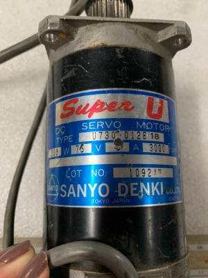 800 บ.ส่งถึงบ้านฟรี โทร 083-2000058 LINE ID: line832923 Dc servo motor ยี่ห้อ Sanyo ต่อป้อนไฟDcเพื่อให้ขับชิ้นงานหรือทำจักรยานไฟฟ้าหรือรถเด็กเล่นทำเรือ โดยที่ไม่ต้องต่อตัวเช็ครอบด้านหลังก็ใช้งานได้ เริ่มหมุนที่12 v. จนถึง70 w