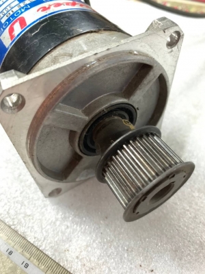 800 บ.ส่งถึงบ้านฟรี โทร 083-2000058 LINE ID: line832923 Dc servo motor ยี่ห้อ Sanyo ต่อป้อนไฟDcเพื่อให้ขับชิ้นงานหรือทำจักรยานไฟฟ้าหรือรถเด็กเล่นทำเรือ โดยที่ไม่ต้องต่อตัวเช็ครอบด้านหลังก็ใช้งานได้ เริ่มหมุนที่12 v. จนถึง70 w
