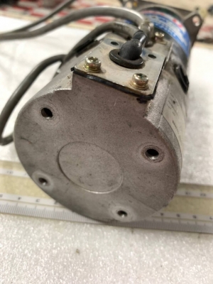 800 บ.ส่งถึงบ้านฟรี โทร 083-2000058 LINE ID: line832923 Dc servo motor ยี่ห้อ Sanyo ต่อป้อนไฟDcเพื่อให้ขับชิ้นงานหรือทำจักรยานไฟฟ้าหรือรถเด็กเล่นทำเรือ โดยที่ไม่ต้องต่อตัวเช็ครอบด้านหลังก็ใช้งานได้ เริ่มหมุนที่12 v. จนถึง70 w