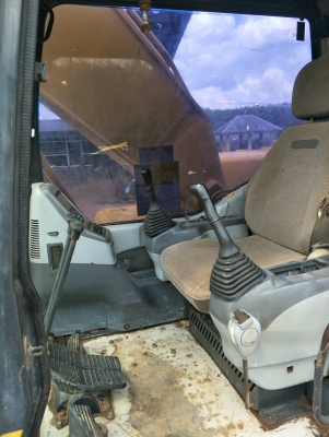 ขาย KOMATSU PC200-7 ไฟครบเอกสารเล่มทะเบียนราคา 1,200,000