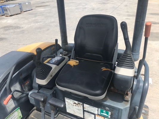 รถขุดนำเข้าญี่ปุ่น PC30MR-2  ปี2007  1,213ชม ครับ