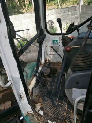 ปรับลดราคาเหลือ 350,000 ขาย KOMATSU PC40R-8 เอกสารอินวอยราคา 400,000