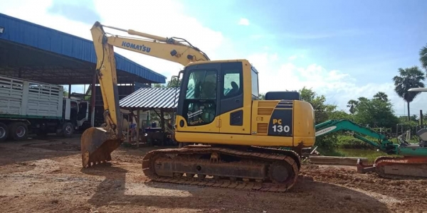 ขายจ้า..KOMATSU PC130-8 เก่าใน  สภาพสวย เดิมๆๆ  แทรคใหญ่ เอกสารเล่มทะเบียน พร้อมใช้  โทร 089-3818694 จ๊อย