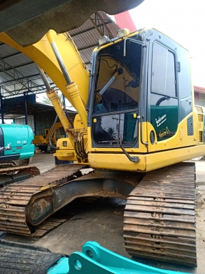 ขายจ้า..KOMATSU PC130-8 เก่าใน  สภาพสวย เดิมๆๆ  แทรคใหญ่ เอกสารเล่มทะเบียน พร้อมใช้  โทร 089-3818694 จ๊อย