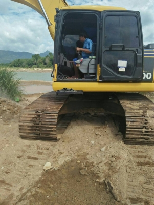 ขายKOMATSU 200-7 ไฟเต็มเล่มทะเบียนราคา 900,000 ขายKOMATSU 200-7 ไฟเต็มเล่มทะเบียนราคา 900,000