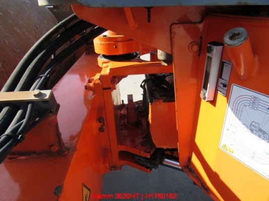 (20ตัน) HAMM 3520HT ถึงไทยเร็วๆนี้ 2,600ชม. เก่านอก ไม่แพงครับ 092-929-9942 ธีรเทพ