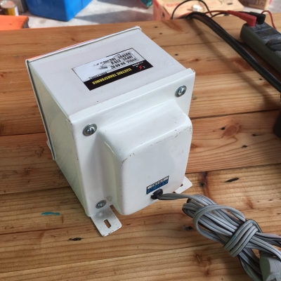 หม้อแปลงไฟจาก 220v ==> 100v /110v ขนาด 1,000w ของ KRR