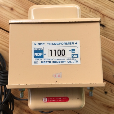 หม้อแปลงไฟจาก 220v ==> 100v ขนาด 1,100w ของ NISSYO (Japan) รุ่น NDF-1100E