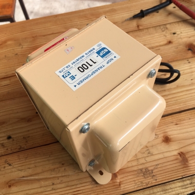 หม้อแปลงไฟจาก 220v ==> 100v ขนาด 1,100w ของ NISSYO (Japan) รุ่น NDF-1100E