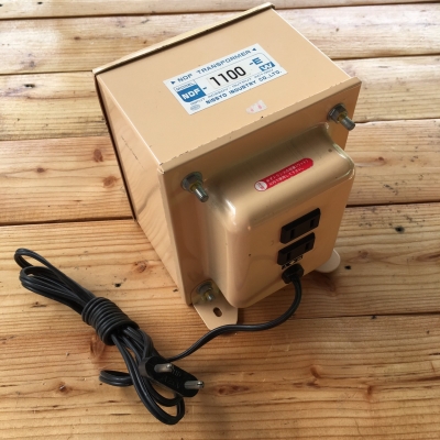 หม้อแปลงไฟจาก 220v ==> 100v ขนาด 1,100w ของ NISSYO (Japan) รุ่น NDF-1100E
