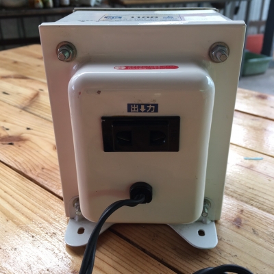 หม้อแปลงไฟจาก 220v ==&gt; 100v ขนาด 1,100w ของ NISSYO (Japan) รุ่น SK-1100E