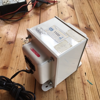 หม้อแปลงไฟจาก 220v ==&gt; 100v ขนาด 1,100w ของ NISSYO (Japan) รุ่น SK-1100E