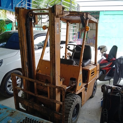 รถยกโคมัตสุเบนซิน 1.5 ตันสภาพเก็บงานให้พร้อมใช้ราคา 78,000 บาท