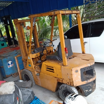 รถยกโคมัตสุเบนซิน 1.5 ตันสภาพเก็บงานให้พร้อมใช้ราคา 78,000 บาท