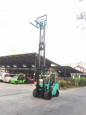 ขายรถยกโฟร์คลิฟท์ยี่ห้อmitsubishi 3ตัน เบนซิน เสา6เมตร