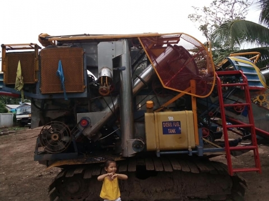 รถเกี่ยวข้าวเกษตร ไอ้หนุ่มไวไฟ