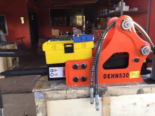 มีบริการจัดส่งฟรี ในระยะ 200 กิโล ????ขายหัวแย๊กของนำเข้าโดยตรง???? ยี่ห้อ:DEHN530 (รับประกัน 6เดือน) เข็มโต 53มิล     ????ราคาสุดคุ้ม 40,000 บาท???? ใส่รถขุดขนาด Pc20 -Pc25 -Pc30 -Pc35 (มีอุปกรณ์ เครื่องมือ สายไฮดรอลิค ถังไนโตรเจน ให้ครบ) ☎ติดต่อ 096-326
