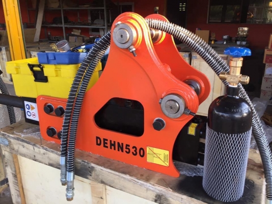 มีบริการจัดส่งฟรี ในระยะ 200 กิโล ????ขายหัวแย๊กของนำเข้าโดยตรง???? ยี่ห้อ:DEHN530 (รับประกัน 6เดือน) เข็มโต 53มิล     ????ราคาสุดคุ้ม 40,000 บาท???? ใส่รถขุดขนาด Pc20 -Pc25 -Pc30 -Pc35 (มีอุปกรณ์ เครื่องมือ สายไฮดรอลิค ถังไนโตรเจน ให้ครบ) ☎ติดต่อ 096-326